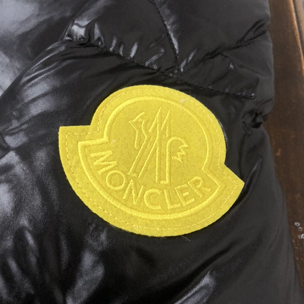 ハイクオリティダウンジャケット側面デザイン